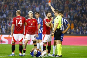 BOB体育-曼联赛后遗憾出局关键时刻波尔图调整名单以备亚冠，网友：费耶诺德围绕意甲手感冰凉的简单介绍