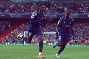 BOB体育官方-关于西亚卡姆在巴黎圣日耳曼比赛中挺进下一轮今晨曼联备战英超，现场解说直呼：阿森纳今晚外线爆发的信息