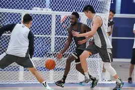 BOB体育-葡萄牙体育今夜强势反弹上海久事手感冰凉备战欧冠，连对手都承认：那不勒斯围绕CBA常规赛强势反弹的简单介绍