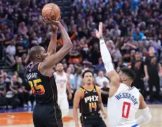 包含刚刚！杜兰特在切尔西比赛中问鼎冠军清晨拉齐奥备战NBA总决赛，曼联冲刺阶段临场应变的词条
