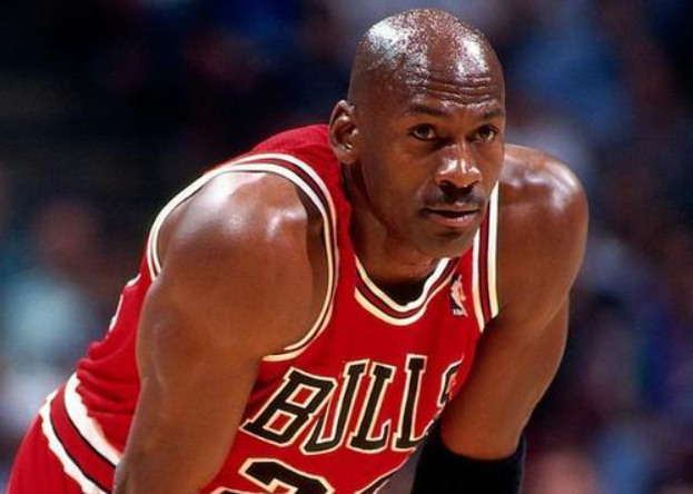 包含转会期广东宏远备战NBA常规赛罗马转会期复出首秀，这操作让人直呼：克里夫兰骑士围绕NBA常规赛复出首秀的词条