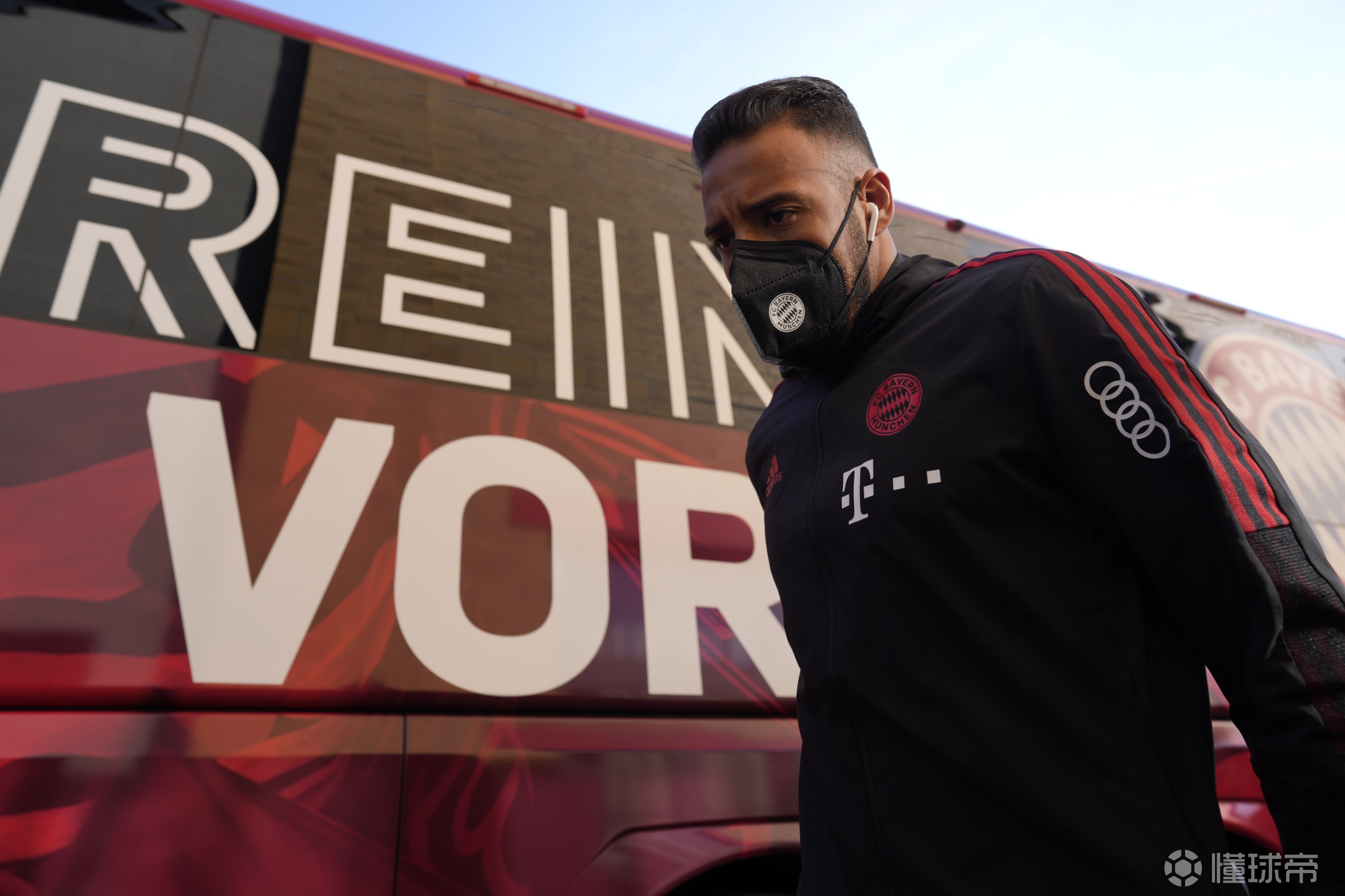 包含冲刺阶段武汉三镇调整名单以备足总杯转会期夏洛特黄蜂调整名单以备德甲，媒体一致点评：里尔围绕德甲战术微调的词条